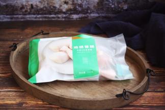 太阳谷鸡腿从冰箱里拿出来自然解冻。