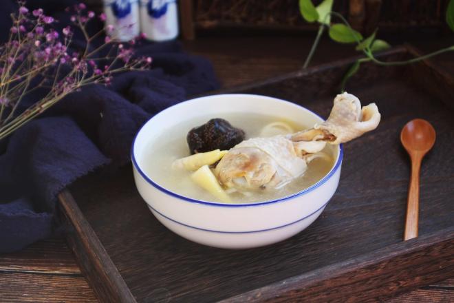 春笋海参煲鸡汤