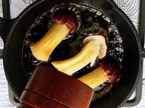 磨入一点点细海盐，一点点哦！