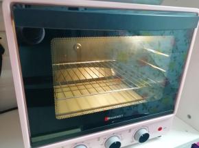 烤箱上下管200度预热。