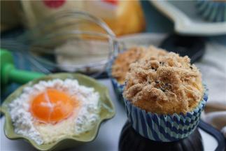 这样子一份多吃也不会腻的肉松小杯就完成啦