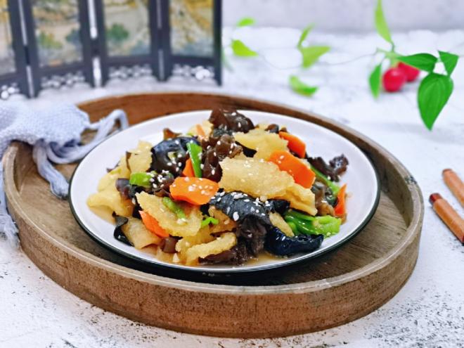 金牌肉皮炒木耳
