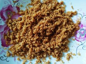 搅拌均匀备用，如果室温低，可放微波炉加热至猪油溶化再搅拌