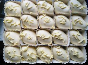 表面撒马苏里拉芝士