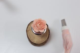 外层7瓣，花嘴1点左右方向，