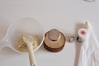 准备工具材料惠尔通104裱花嘴