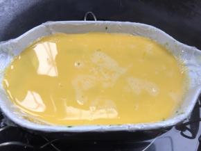 倒入蒸好的菠菜蛋白上面