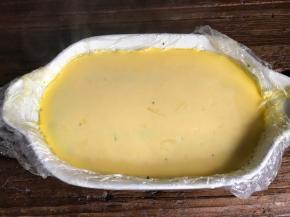 取出蒸好的菠菜鸡蛋