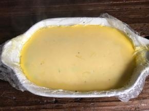 取出蒸好的菠菜鸡蛋