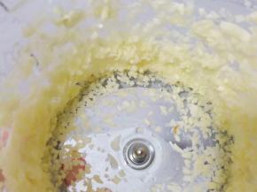 10秒进搅成蒜泥，超快。