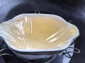 盖上保鲜膜，蒸3分钟