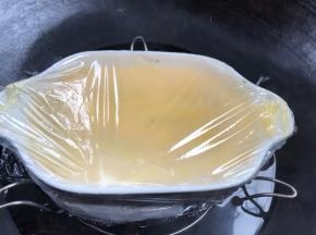 盖上保鲜膜，蒸3分钟