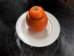 盖上盖子，放入锅中蒸10分钟