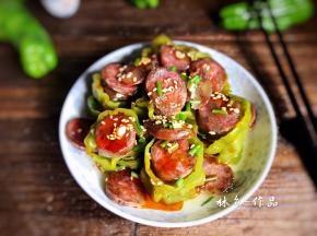 出锅后淋入香辣油，撒上葱花即可食用