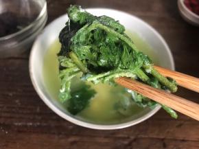 取出后夹出艾叶，丢弃