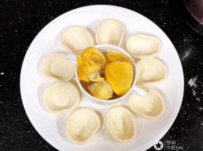 蛋挞皮去掉锡纸。