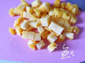 菠萝切小块