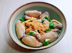 最后加入盐，烤肉料。