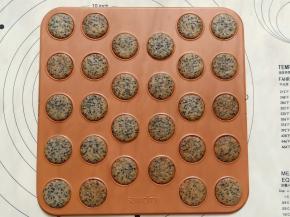 烤箱170度预热10分钟后放入中层烤20分钟左右。