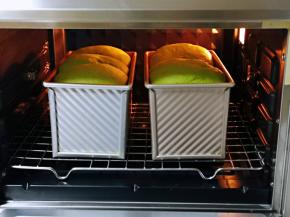 将模具入烤箱下层。