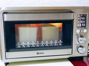 上管145度，下管155度烤55分钟，注意观察上色情况，发现上色立即加盖锡纸。(烤箱温度及时间仅供)