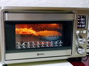 启动3披萨功能，上管195度，下管175度烤20分钟！(烤箱时间及温度仅供参考)