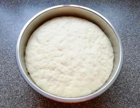 面团也发酵好了。