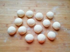 分成大小一致的小剂子。