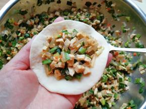 放上足够多的馅。