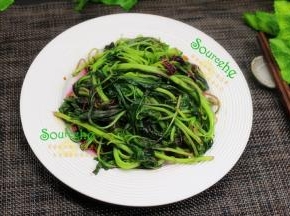清香味美，营养高，野生的苋菜就做好了。