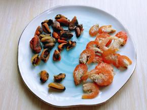 朋友从烟台邮寄过来的海虹肉与虾干。