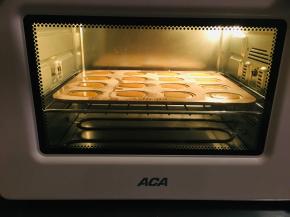 10、烤箱180度，烘烤13到15分钟，具体温度根据自己烤箱脾气酌情调节