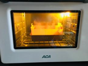 再次放入到烤箱中，烘烤15至18分钟，知道表面变成焦糖色