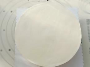 再打发400克淡奶油加糖粉34克，打到7-8分发抹面。