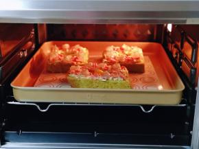 烤盘入烤箱中层。