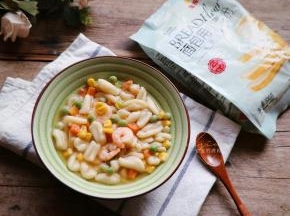 劲道有嚼劲，色彩鲜艳，娃一边吃一边直嚷嚷太好吃了，哈哈！