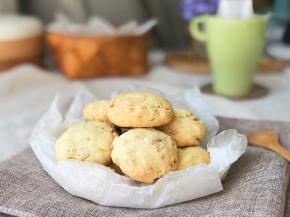 出炉稍晾凉即可食用。