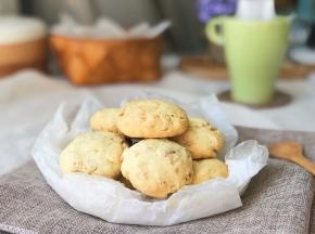 出炉稍晾凉即可食用。