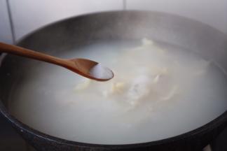 最后依照个人口味用盐调味即可。