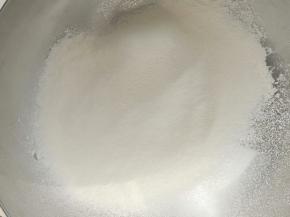 低粉过筛备用。