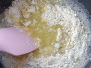 一次性加入筛好的低粉。
