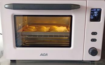 烤箱200度预热10分钟后放入，转上火190度，下火170度烤30分钟。