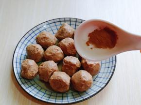 再加入椒盐粉。