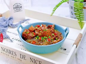 盛出装盘，撒葱花。