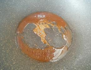 颜色炒到棕红色时为佳。