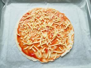 撒上少许马苏里拉芝士。