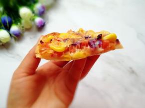 切开看看，馅料超足的披萨，好吃到停不下来。