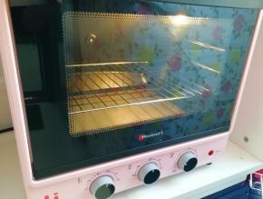 烤箱上下管180度预热。