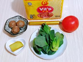 准备食材，菜芯洗干净备用。