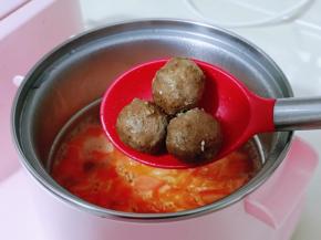 再加入牛肉丸子。